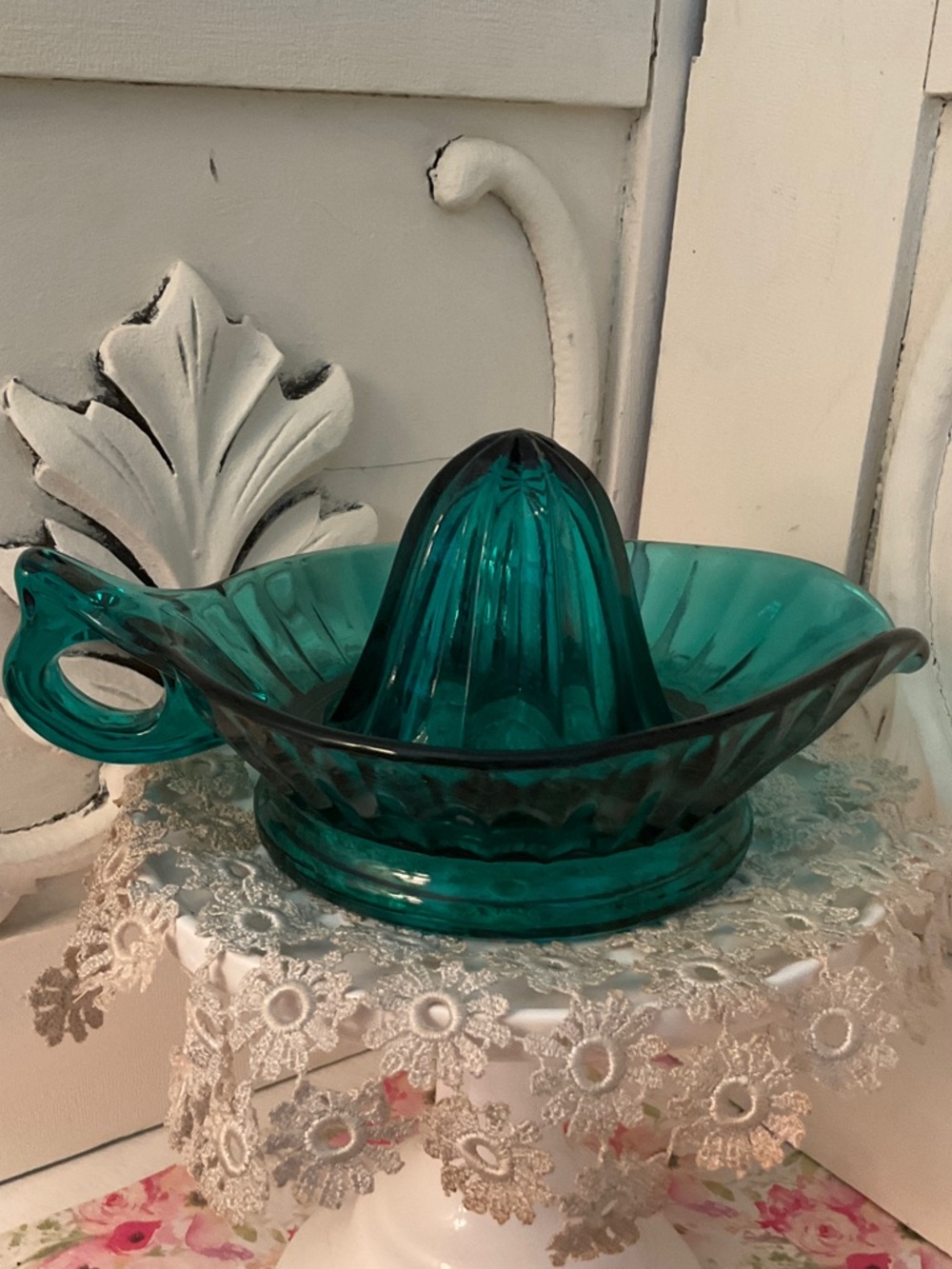 Teal Glass Citrus Juicer - Depression Glass Reemer - Picture 6 of 9